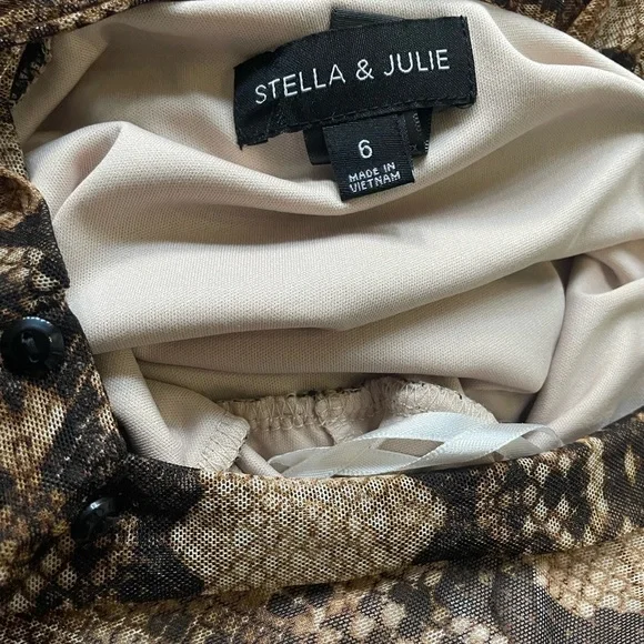 Elegant Brown Snake Print Maxi Dress - Picture 4 of 9